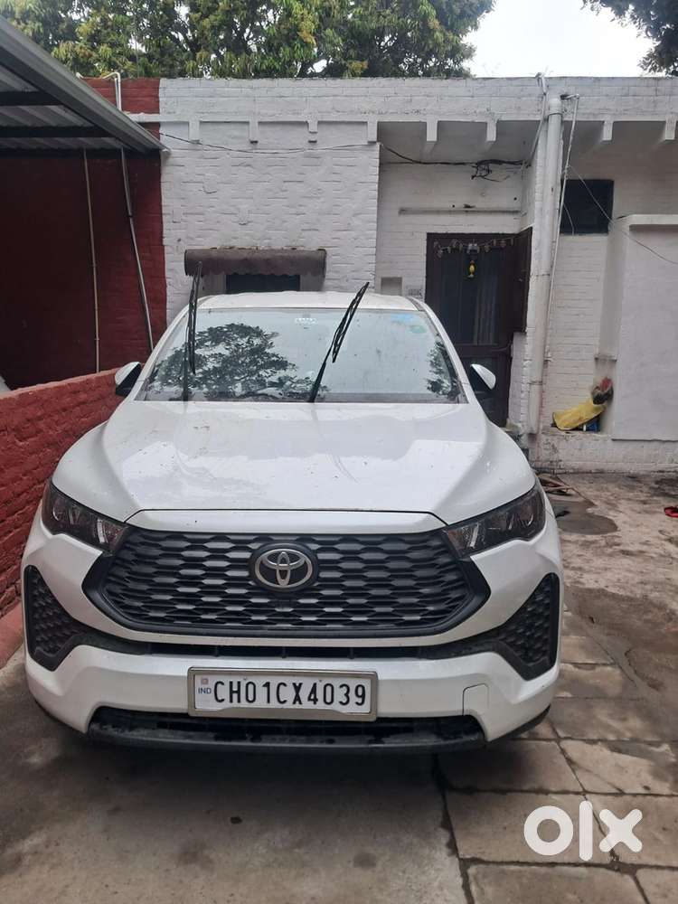 Toyota Innova Hycross