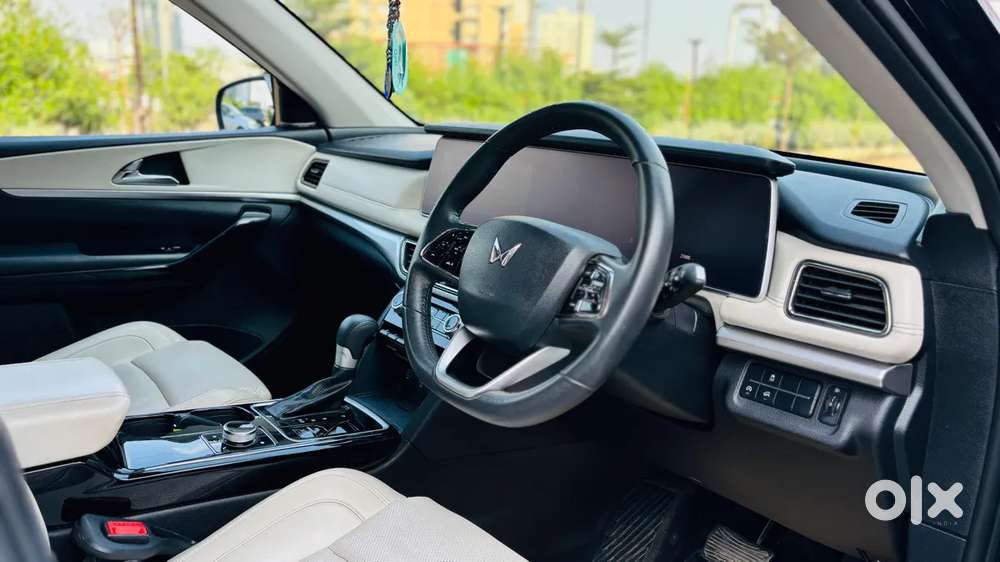 Mahindra Xuv700 2.2 Ax 7 Diesel At Luxury Pack Str, 2025, Diesel