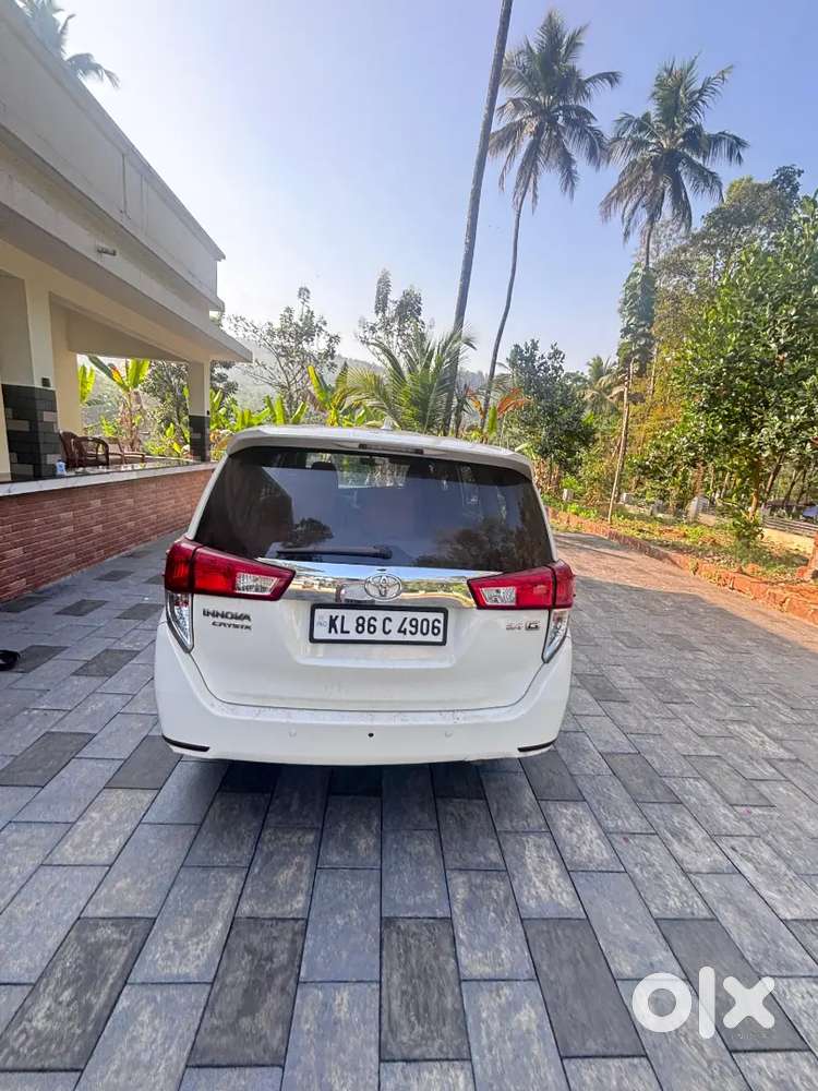 Toyota Innova Crysta 2017 Diesel 200000 Km Driven