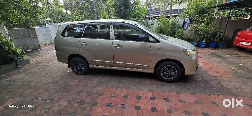 Toyota Innova 2015 Diesel Well Maintained