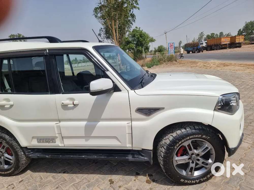 Mahindra Scorpio S11