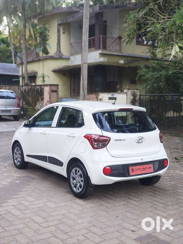 Hyundai I10 Sportz, 2017, Petrol