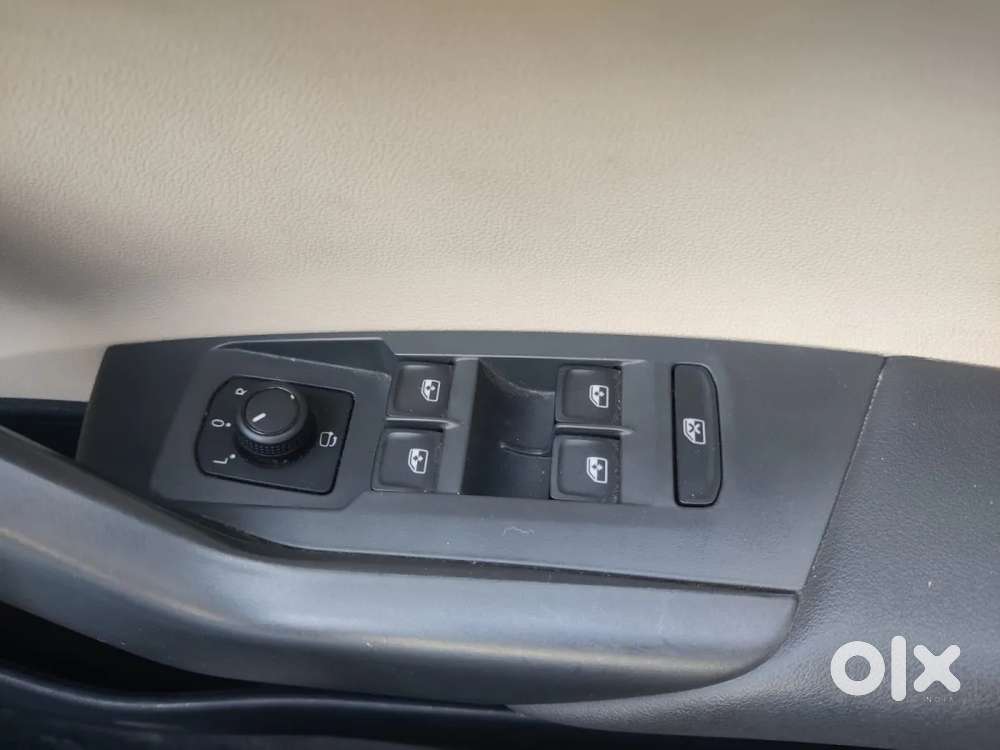 Skoda Slavia Style 1.0l Tsi At, 2023, Petrol