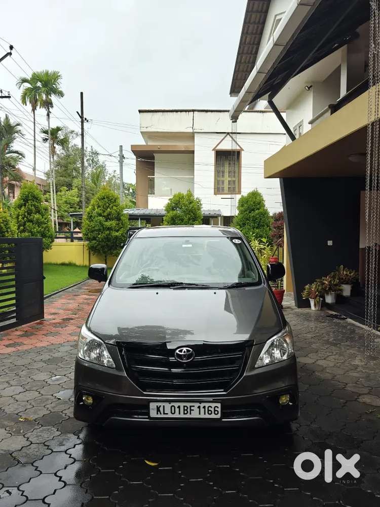 Toyota Innova 2012 Diesel 85000 Km Driven
