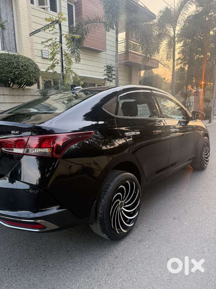 Hyundai Verna 1.5 Sx Vtvt Ivt, 2023, Petrol