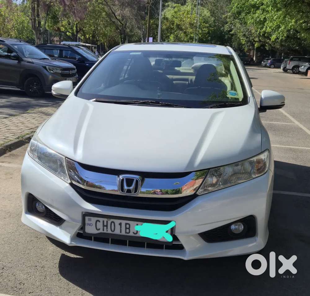 Honda City 2016 Petrol Well Maintained, Sunroof, Alloy, Navigation