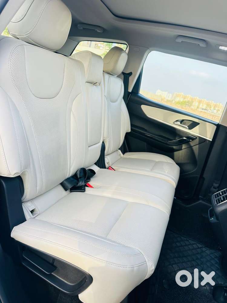 Mahindra Xuv700 2.2 Ax 7 Diesel Mt Luxury Pack Str, 2025, Diesel