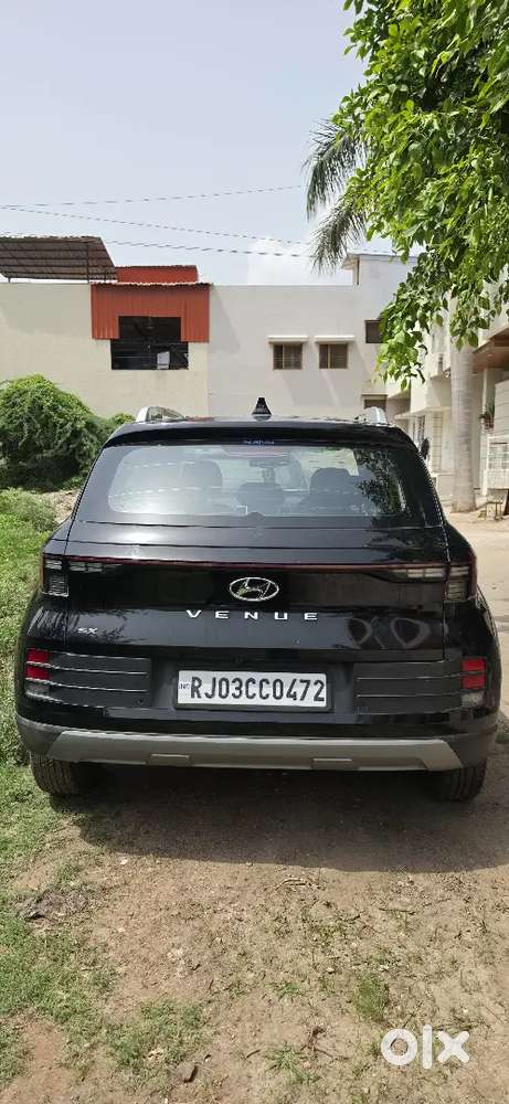 Hyundai Venue 1.0 2023 Km Driven