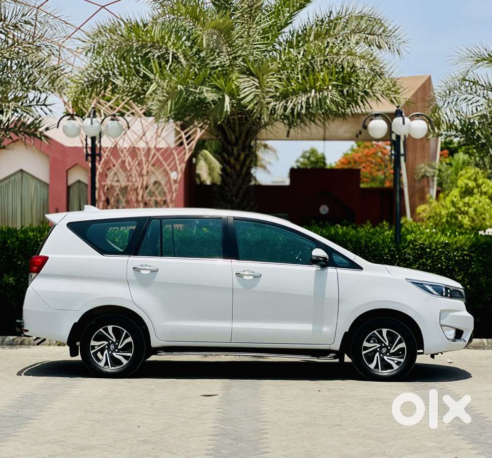 Toyota Innova Crysta 2.4 V, 2024, Diesel