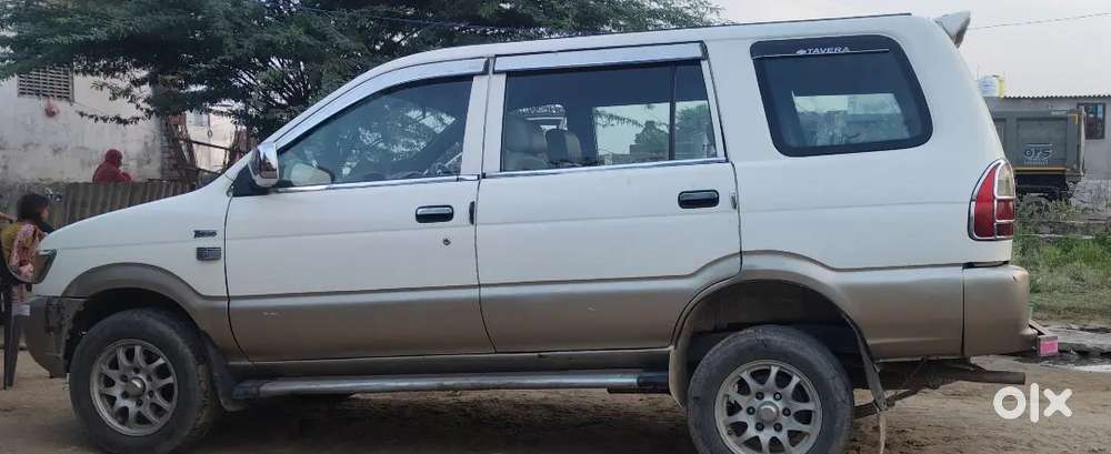 Chevrolet Tavera Neo 2012