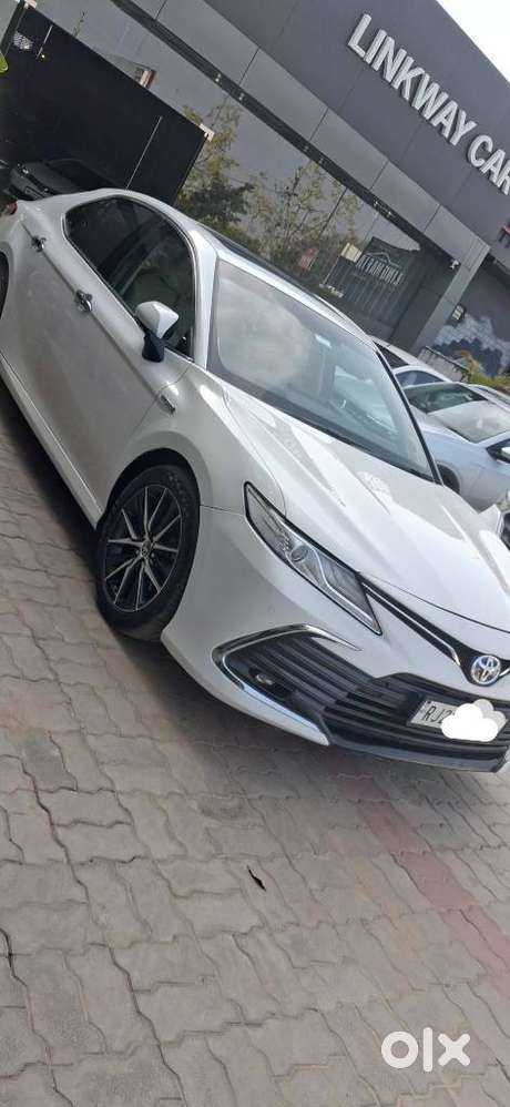 Toyota Camry, 2023, Petrol