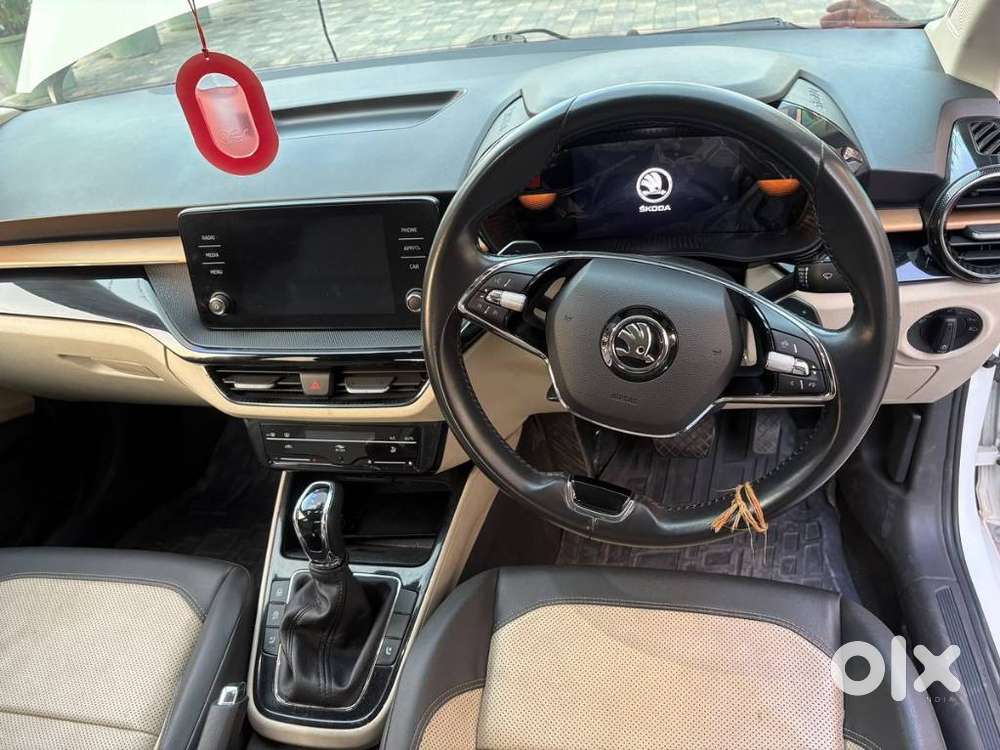 Skoda Slavia 1.0 Tsi Style At, 2023, Petrol