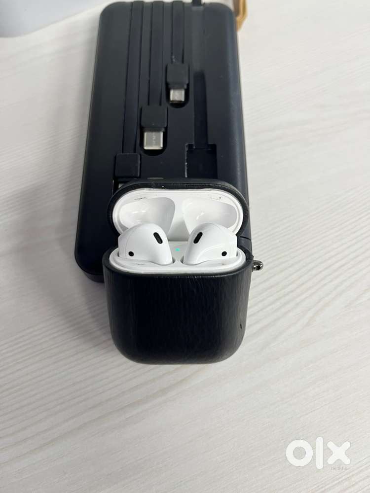Apple AirPods (2nd Gen) Excellent Condition Accessories