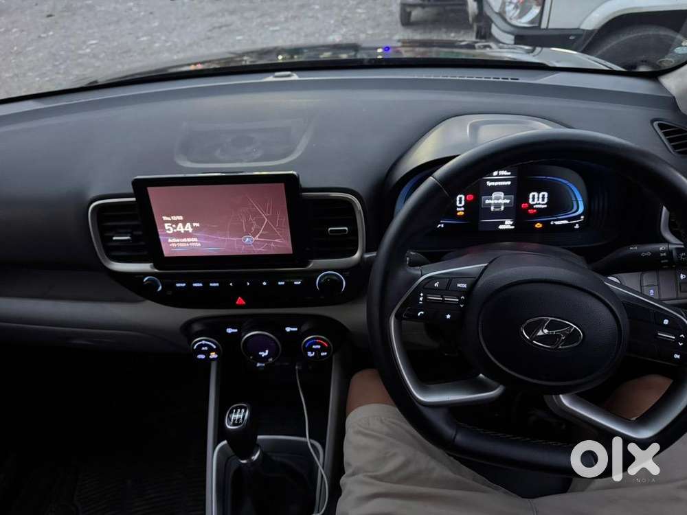 Hyundai Venue 2022 Petrol Well Maintained