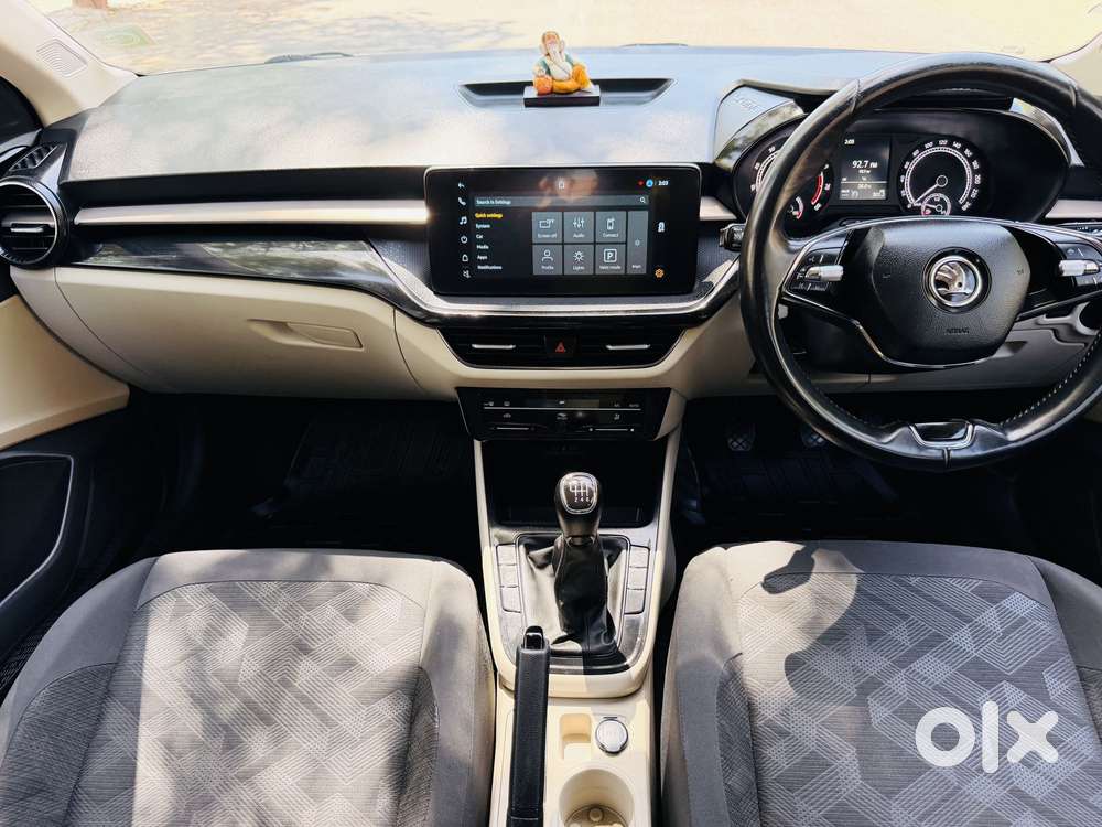 Skoda Slavia Ambition 1.0l Tsi At, 2022, Petrol