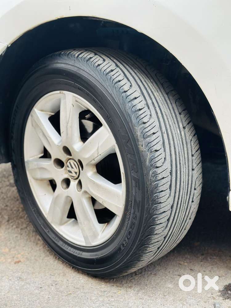 Volkswagen Vento 2010-2013 Petrol Highline, 2011, Petrol