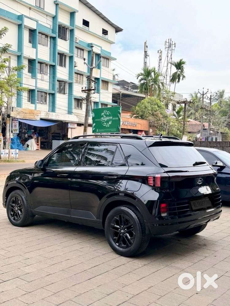 Hyundai Venue Petrol Automatic 2024