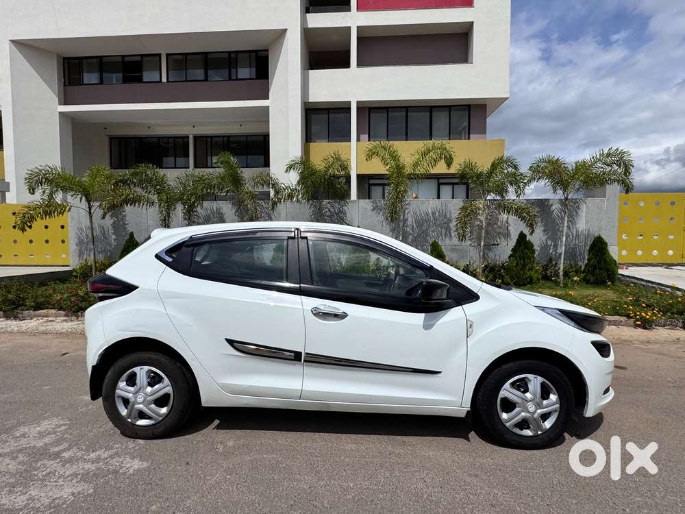Tata Altroz 1.2 Xe Plus Petrol, 2022, Petrol