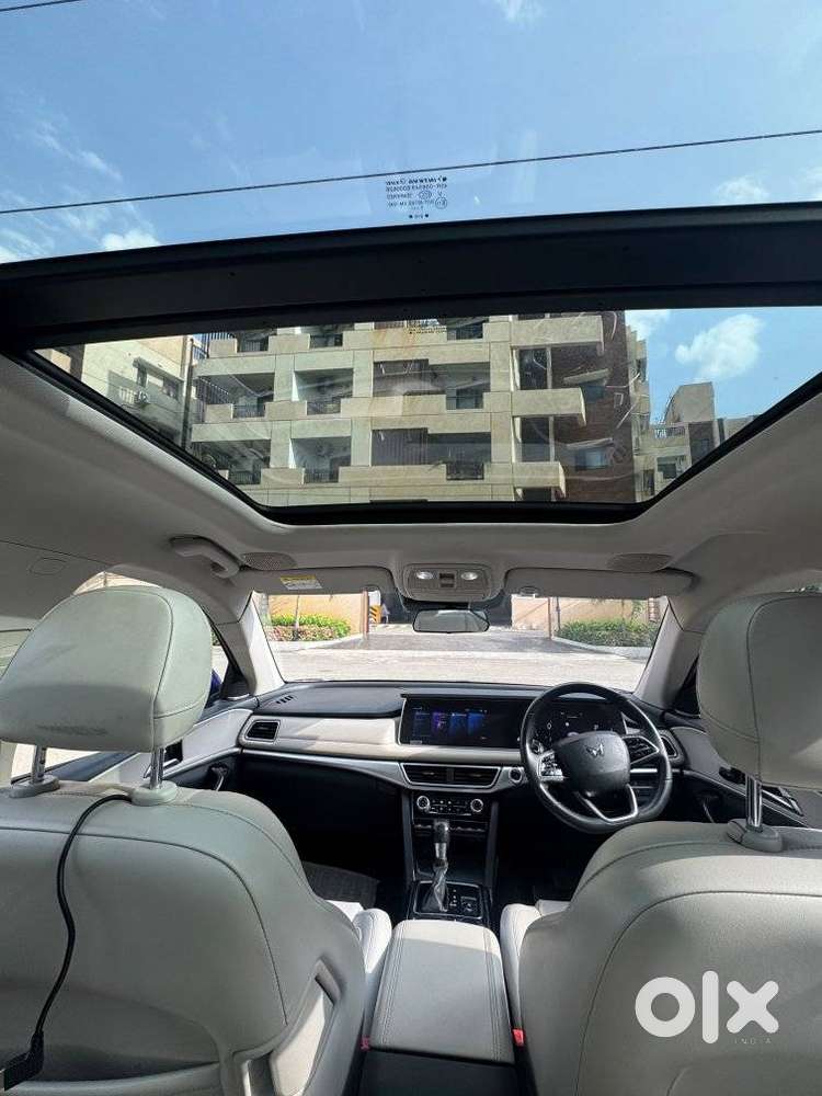 Mahindra Xuv700 Ax7l 6 Str At, 2022, Diesel