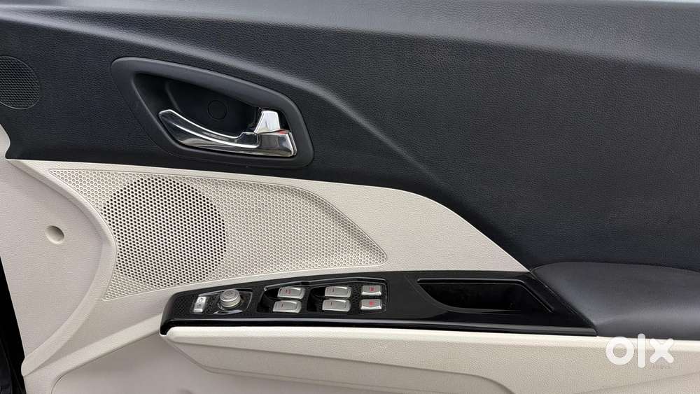 Mahindra Xuv300 W8 Option, 2023, Petrol