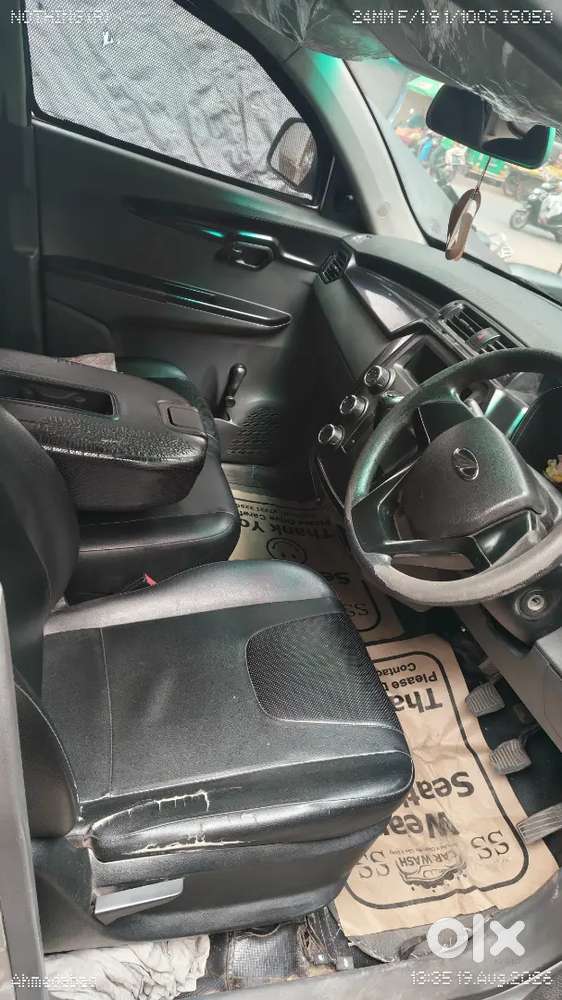 Mahindra Kuv 100 2018