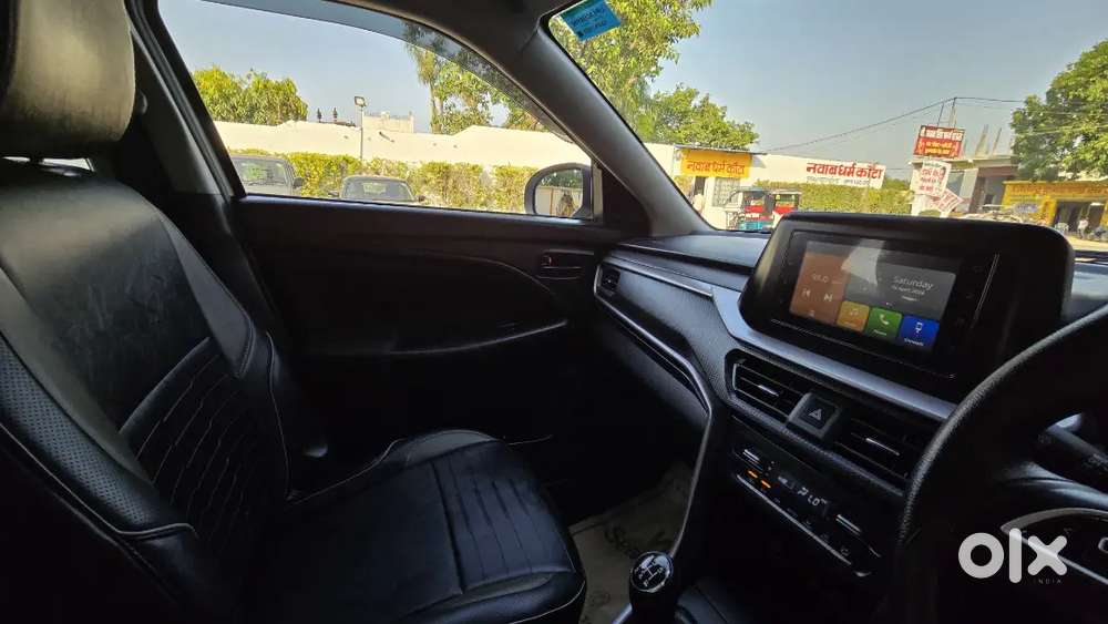 Top Model Alloy Wheel, Back Camera, Armrest