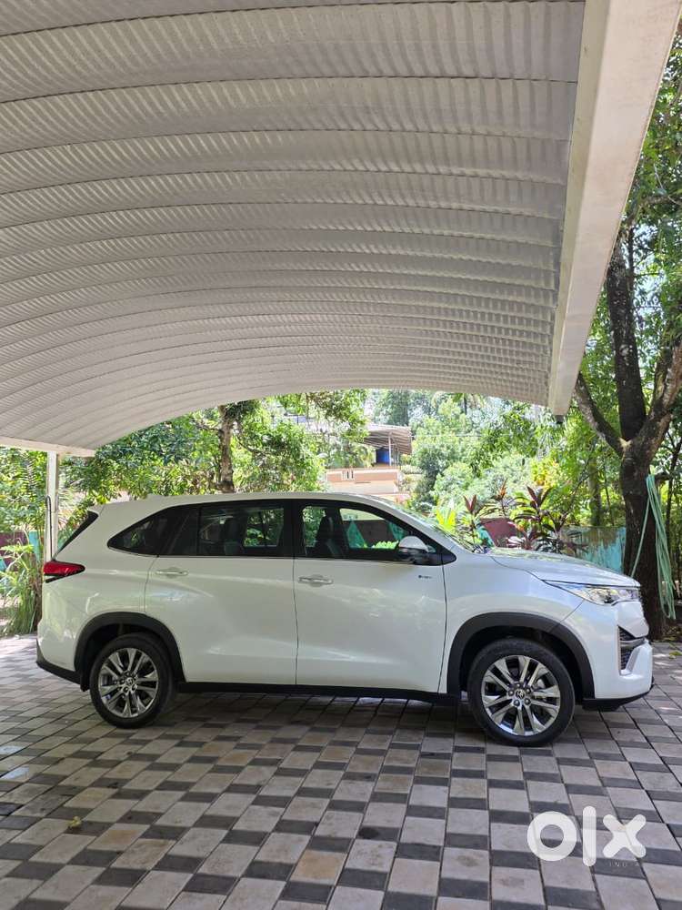 Toyota Innova Hycross 2.0 Zx (o) Hybrid 7 Str, 2025, Petrol