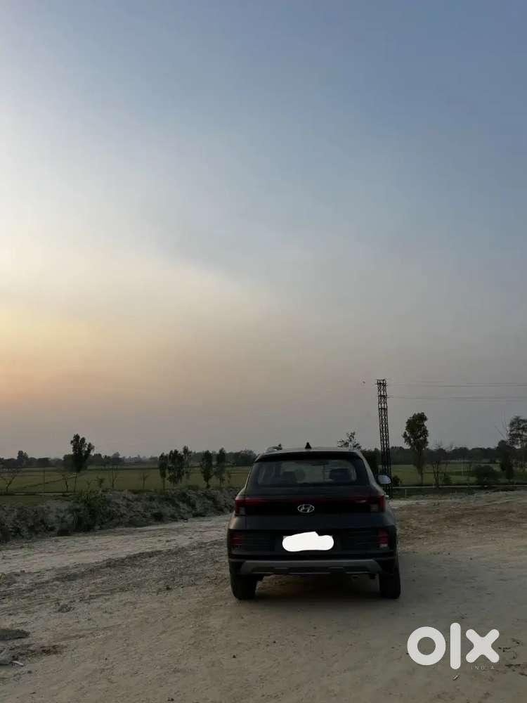 Hyundai Venue 2023 Petrol Well Maintained