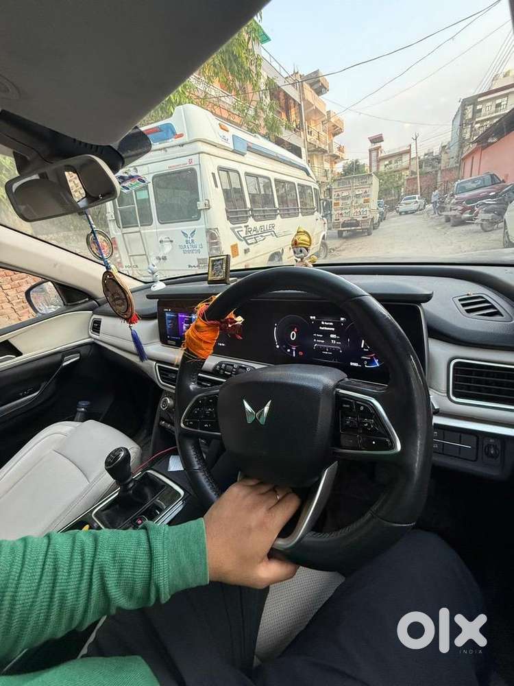 Mahindra Xuv700 2022 Diesel Well Maintained