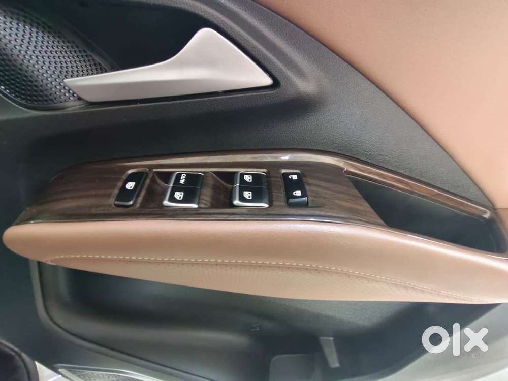 Mg Hector Plus Savvy Pro 1.5 Turbo Petrol Cvt 7 Str Dual Tone, 2024,..