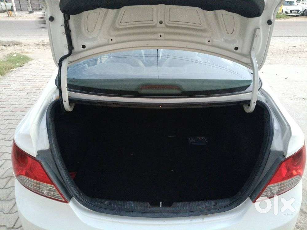 Hyundai Verna 1.6 Vtvt, 2013, Petrol