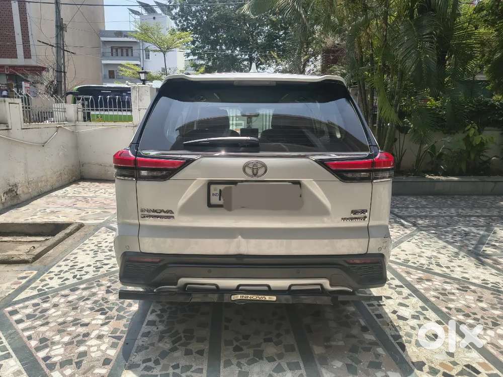 Toyota Innova Hycross 2023 Petrol 72739 Km Driven