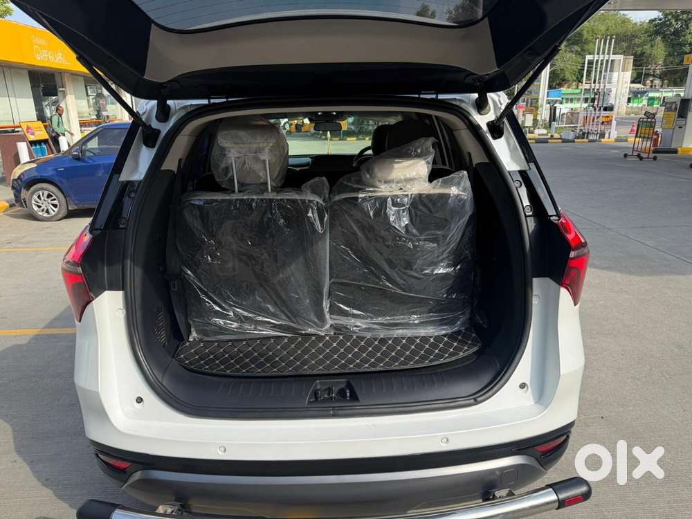 Mahindra Xuv700 2.2 Ax 7 Diesel Mt Str, 2025, Diesel