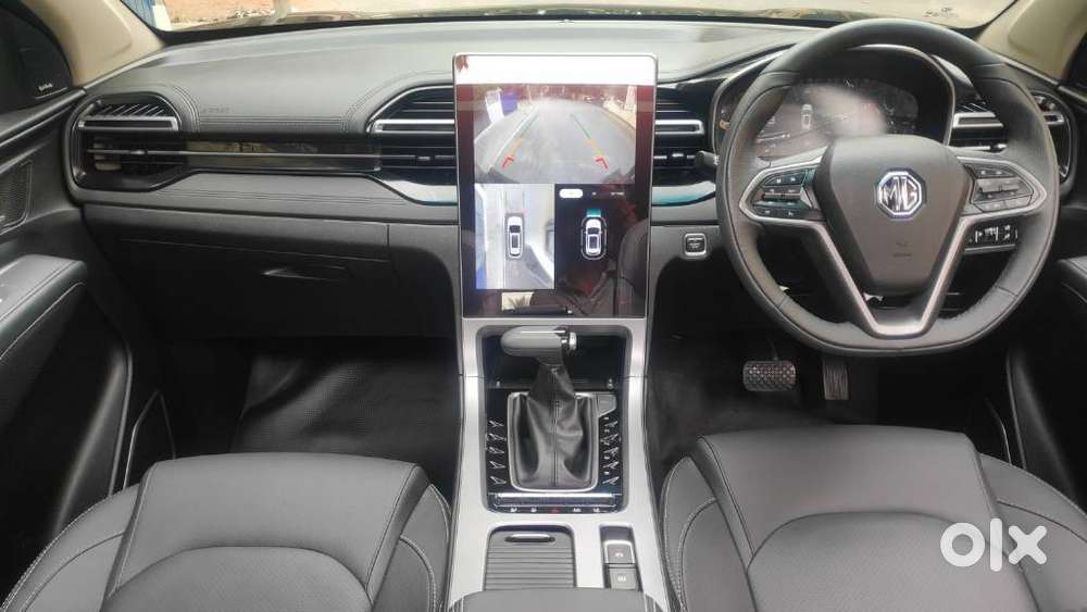 Mg Hector Plus Sharp Pro Blackstorm 1.5 Turbo Petrol Cvt 7 Str, 2025..