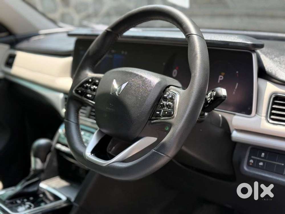 Mahindra Xuv700 2.2 Ax 7 Diesel At Luxury Pack Str, 2025, Diesel