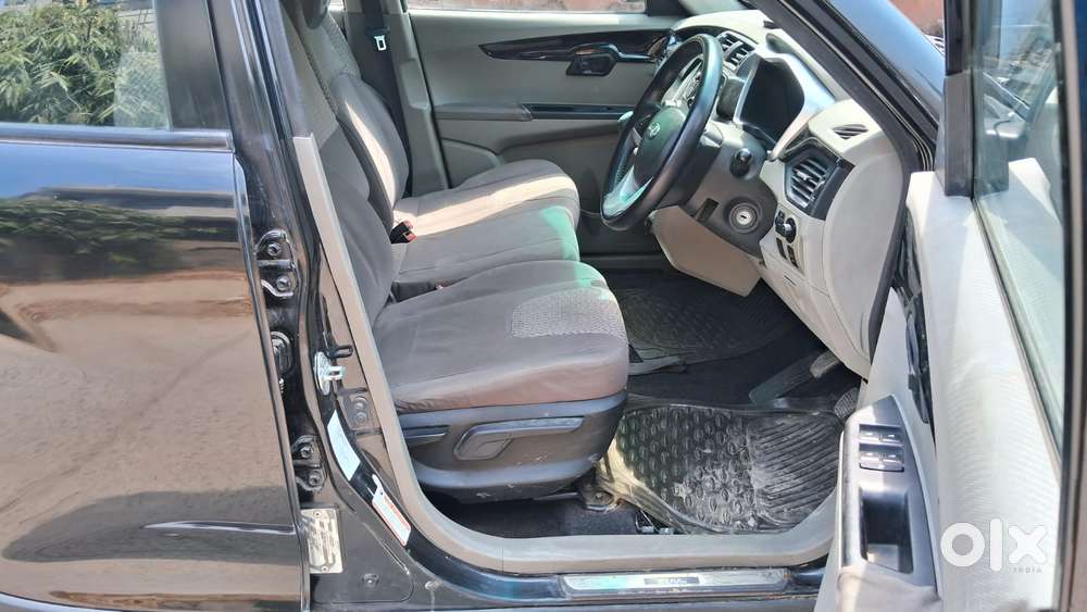 Mahindra Kuv 100 K8 5str, 2016, Petrol