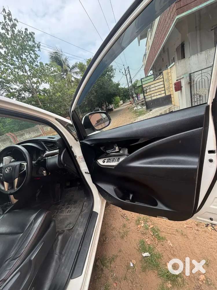 Toyota Innova Crysta Vx 2018 Pearl Whitetaxi Board