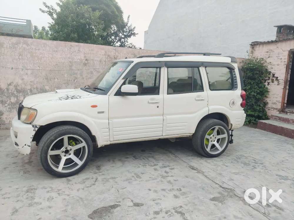 Mahindra Scorpio Classic 2006 Diesel 97000 Km Driven