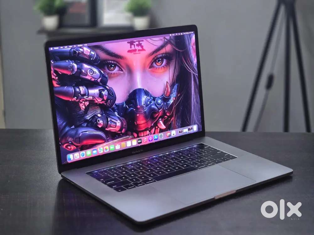 MacGallery Macbook Pro i9 A1990 32gb 500gb 5.5gb Gfx With Charger.