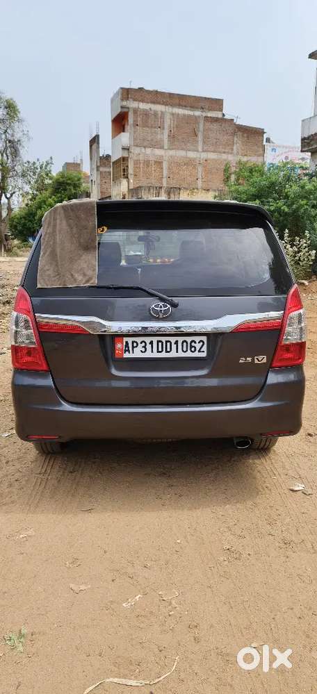 Innova 2.5 Vx 8 Str Less Used