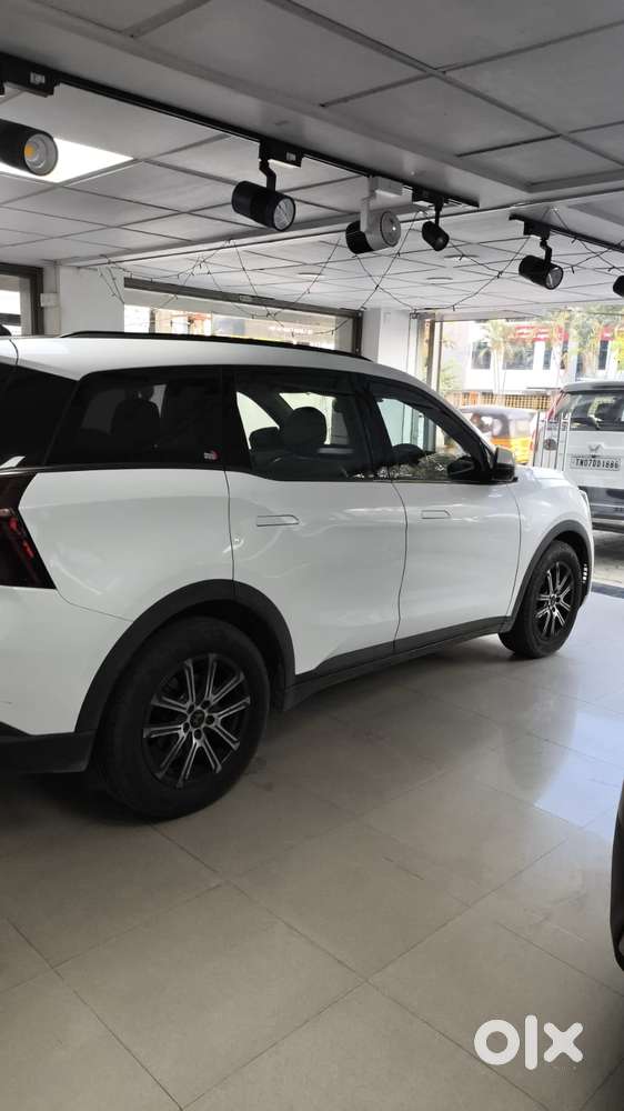 Mahindra Xuv700 2.0 Ax 7 Petrol Mt Str, 2022, Petrol