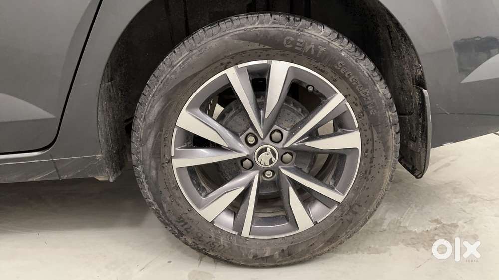 Skoda Slavia Style 1.0l Tsi At, 2022, Petrol