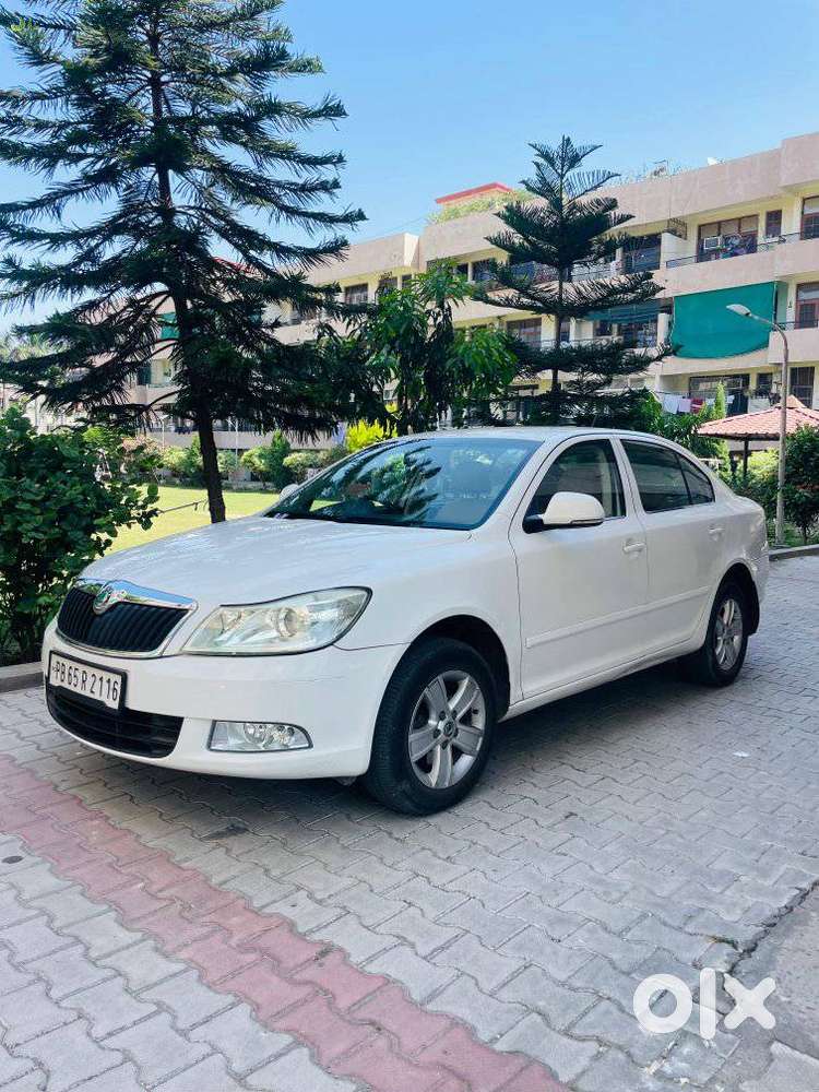 Skoda Laura Ambition 2.0 Tdi Cr Mt, 2012, Diesel