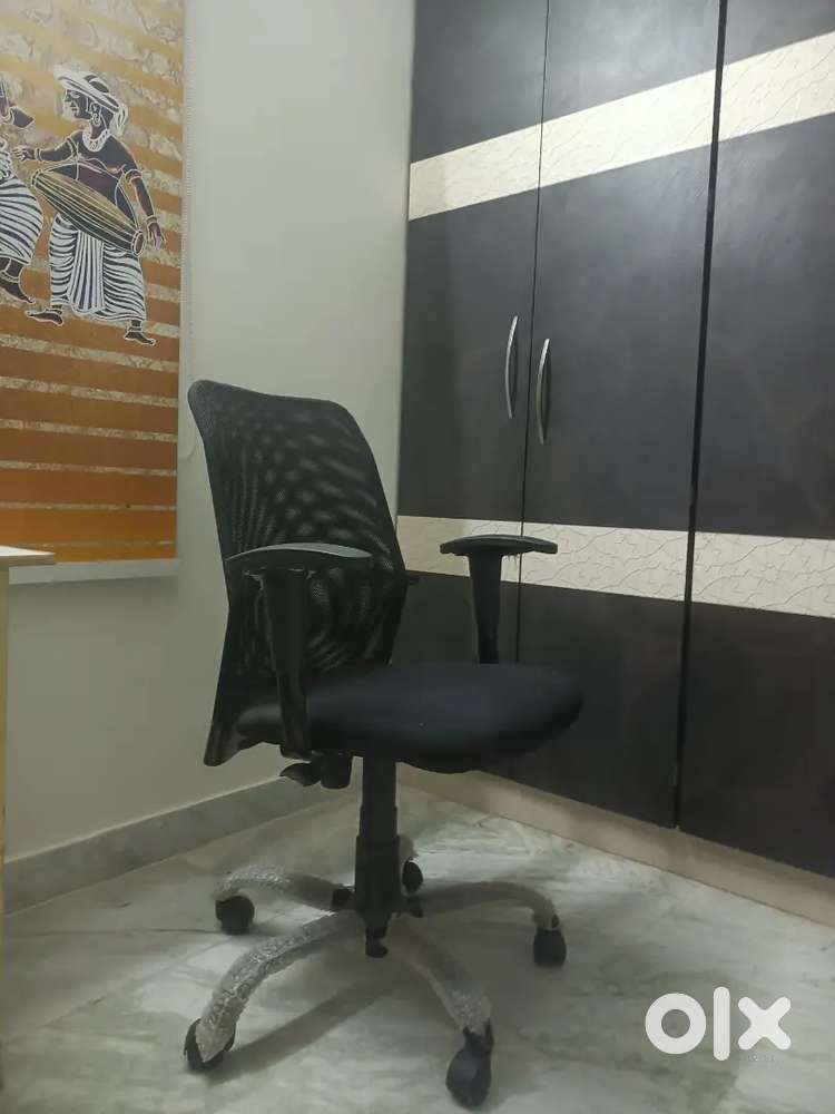 Revolving chair