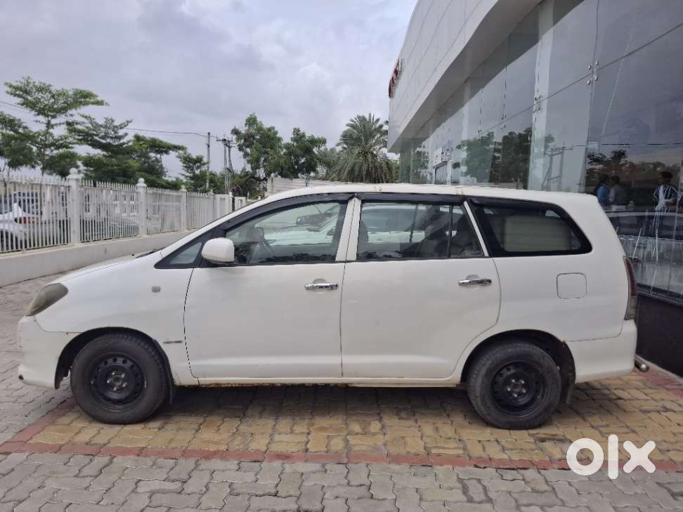 Toyota Innova 2.5 G (diesel) 8 Seater, 2010, Diesel
