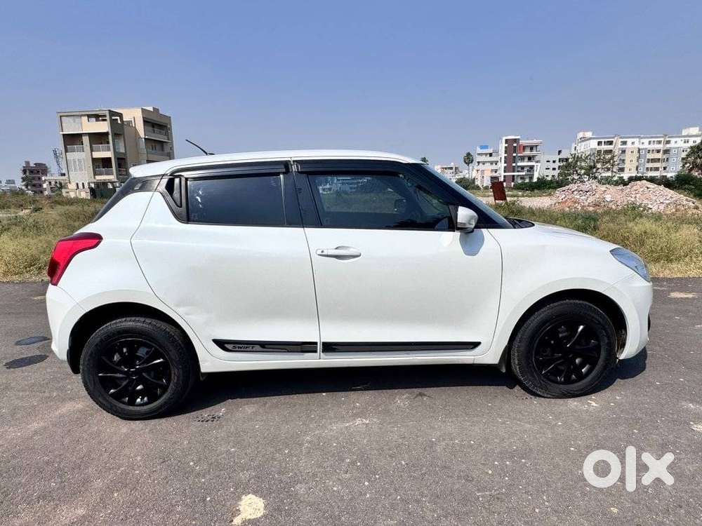 Maruti Suzuki Swift Vxi, 2022, Petrol