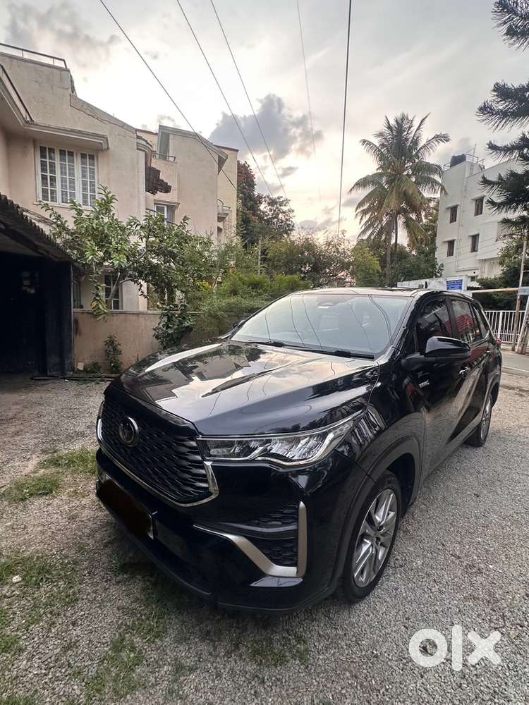 Toyota Innova Hycross 2023