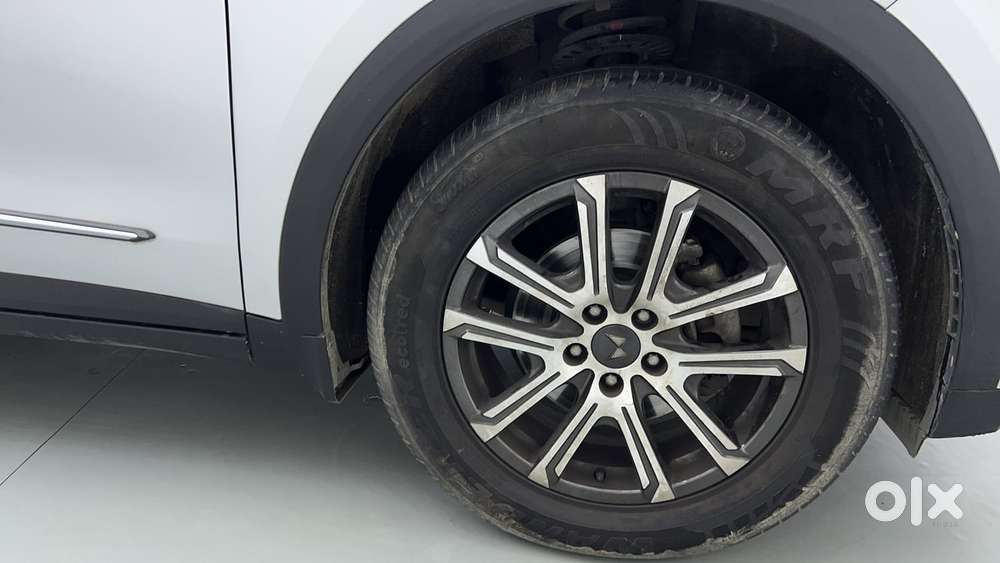 Mahindra Xuv700 2.0 Ax 7 Petrol At Luxury Pack Str, 2023, Petrol