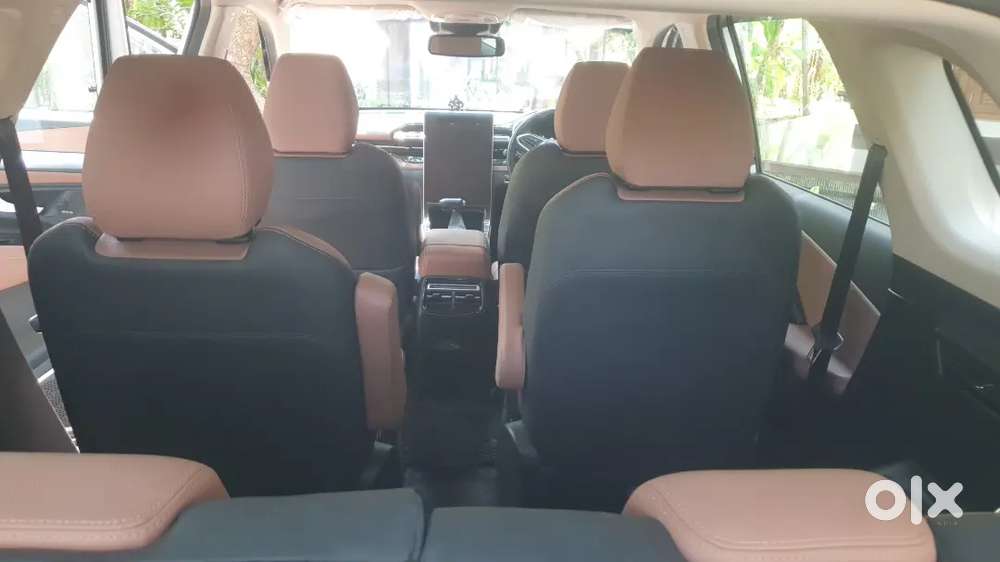 Mg Hector Plus 2023 Petrol 15200 Km Driven