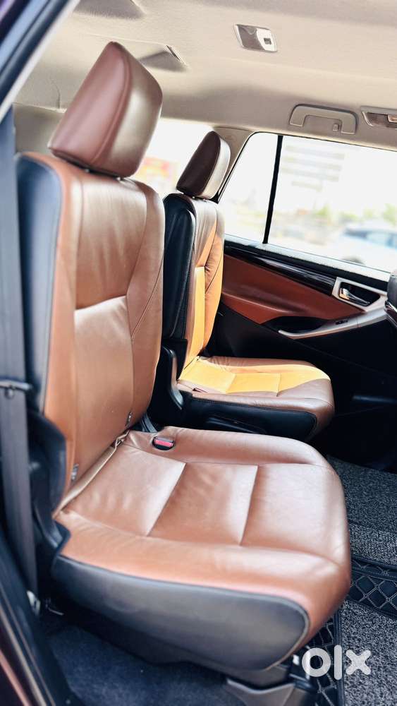 Toyota Innova Crysta 2.8 Zx At 7 Seater, 2016, Diesel